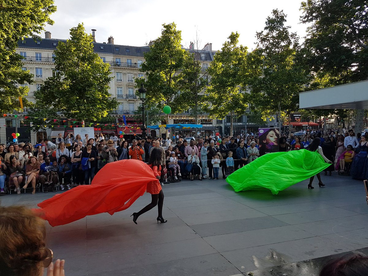 s_cluzel's tweet photo. Merci à Philippe Aubert, Président de la @NuitDuHandicap, à Fabrice Payen, le parrain de cette édition et @TOPGIIRL_agency, à l'initiative du défilé de mode inédit qui met en avant la diversité ! https://t.co/zoTeszW7zI