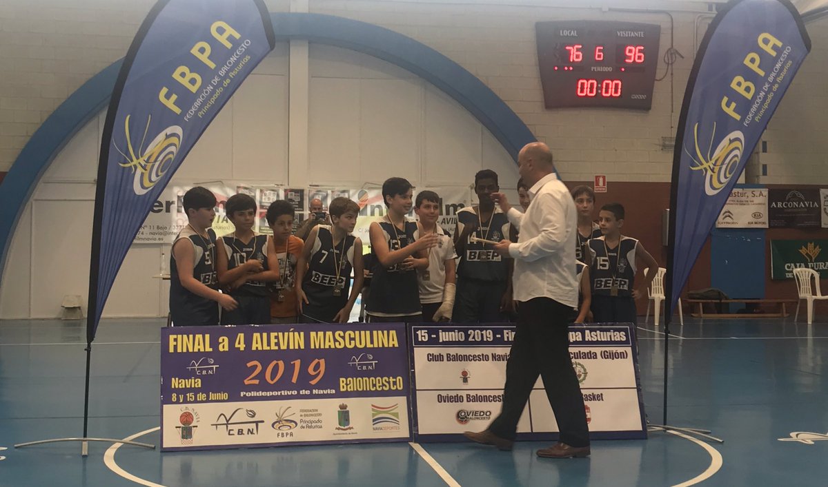CBNavia's tweet photo. Lo consiguieron. Un partidazo de nuestros alevines ante un gran @oviedocb les hace llevarse un doblete esta temporada. 
Enhorabuena a todos nuestros chicos y a sus entrenadores. Un fin de temporada redondo.
#CopaAsturias #F4 #Campeones #OrgullodeCantera @beepnavia @deportenavia https://t.co/RJajcIggfq