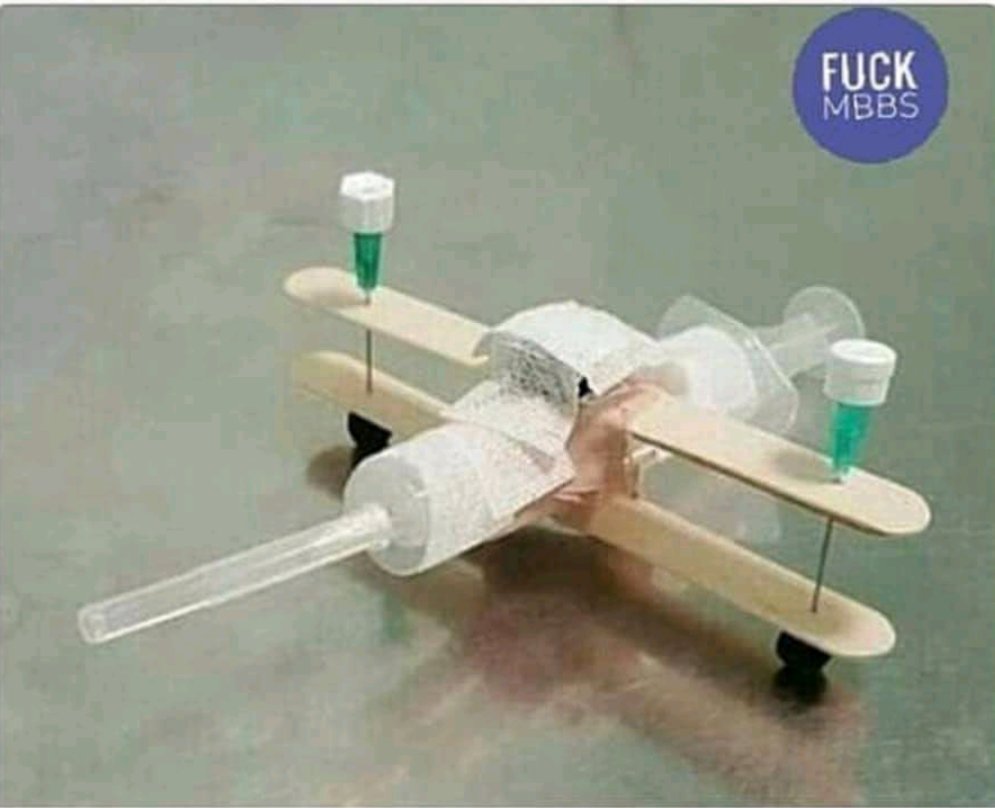 Ibrahimtahe227's tweet photo. Quand tu a pour ambition de devenir pilote ✈ mais tu t'es retrouvé docteur https://t.co/bHHsrI1XaU