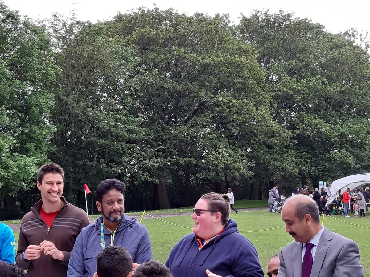 GatherLeeds's tweet image. Big well done to the @juneprojectLS6 for a weeks activities in #HydePark, #Woodhouse, #Headingley and finishing with family fun day / football tournament in #BurleyPark. Great to see Local Councillors including @hanbithell supporting the event. @RachelReevesMP