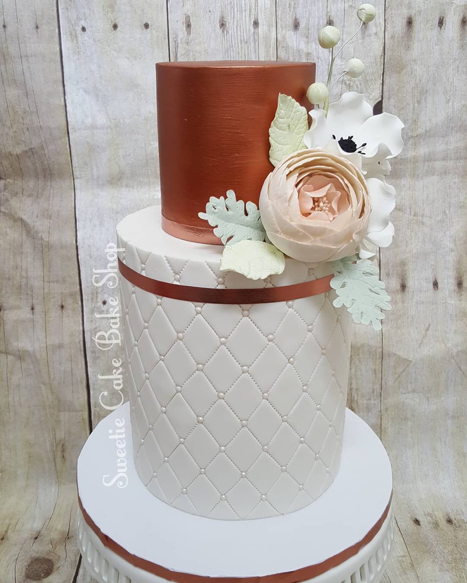 sweetiecakebake's tweet photo. This stunning rose-gold beauty is one of my personal faves! I love the elegant, grandeur of a double-barrel cake! Wishing Samantha a blessed day on her Confirmation!π
#confirmationcake #cakesvaughan #cakesgta #cakeswoodbridge #vaughancakes #gtacakes #woodbridgecakes #cakedesign https://t.co/u61jdW0DYN