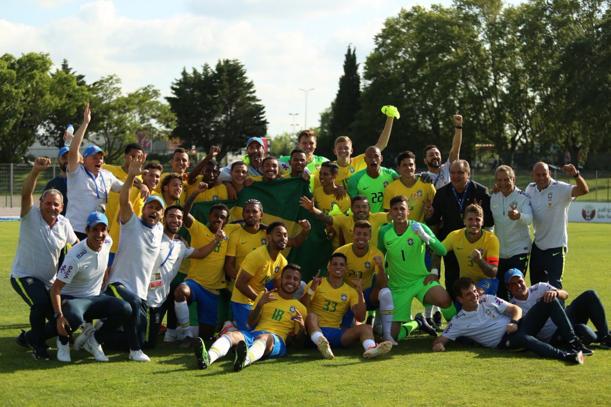 llucao01's tweet image. Muito feliz com esse título!!! Campeões🏆🏆🏆🏆🏆🏆Uma honra trabalhar com vocês!! @CBF_Futebol @_LucasPerri