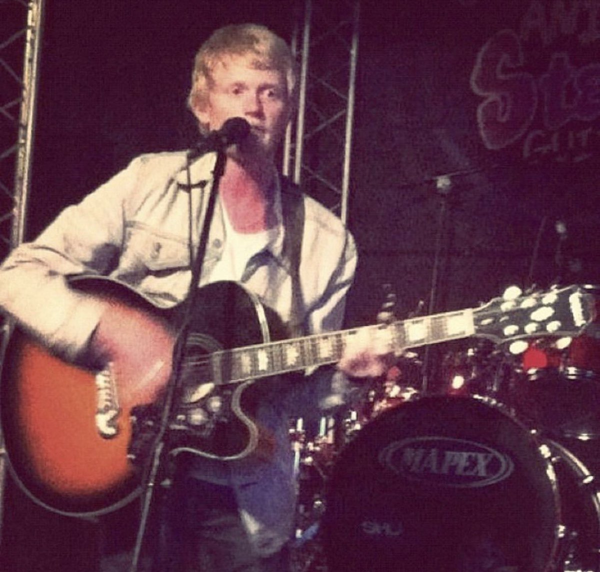 HISHMetaX's tweet photo. Eight years ago today I loaded my truck. I left my home town in a big cloud of dust. I just had to follow my gut and I thank God I ain't what I almost was. #Nashville #FiddleAndSteel https://t.co/q3lhgt8iqn