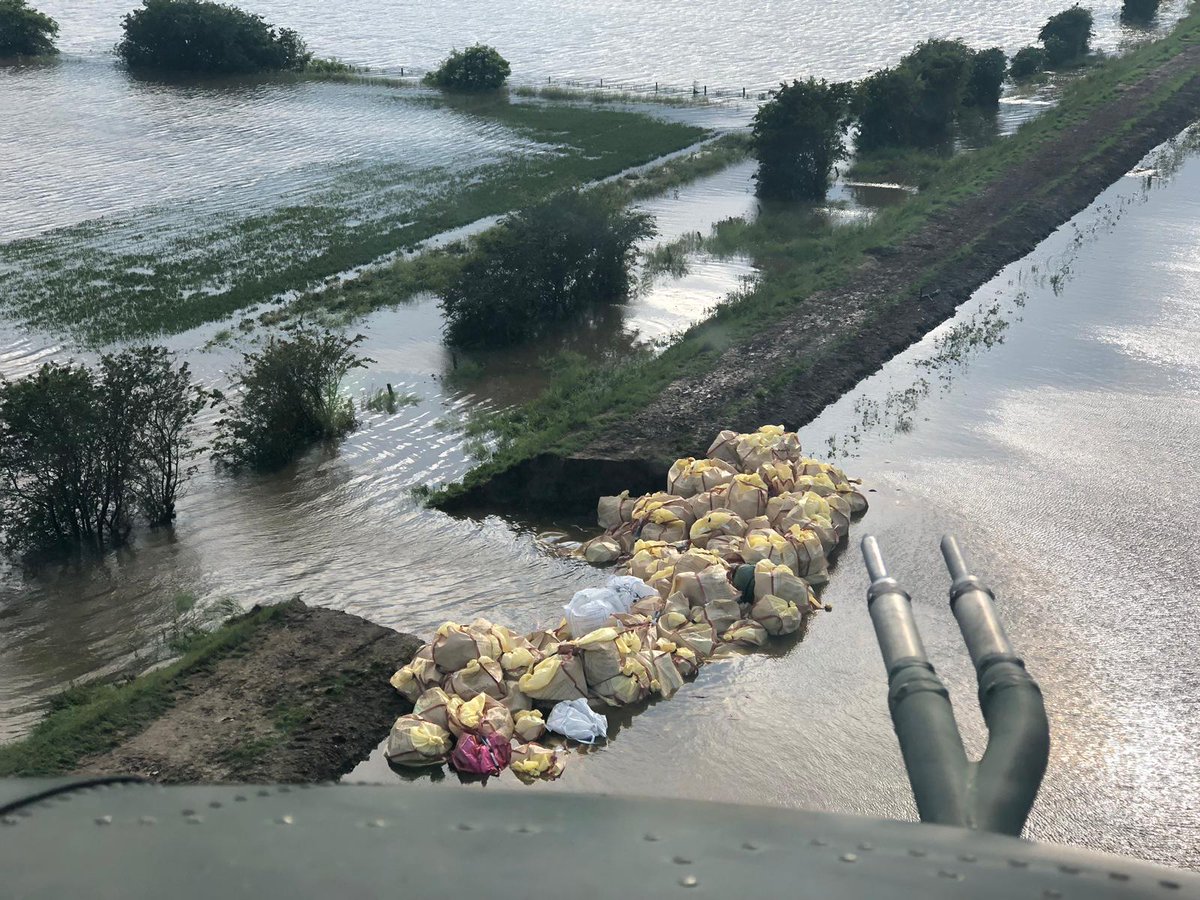 27_Sqn's tweet photo. Our support to the #Wainfleetflooding, @LincolnshireCC and other agencies continued for a third day today, as the situation improves and our work is making a difference. It's been a huge effort from all involved so far, and we stand ready to continue if tasked. https://t.co/Wpp1mAQBoA