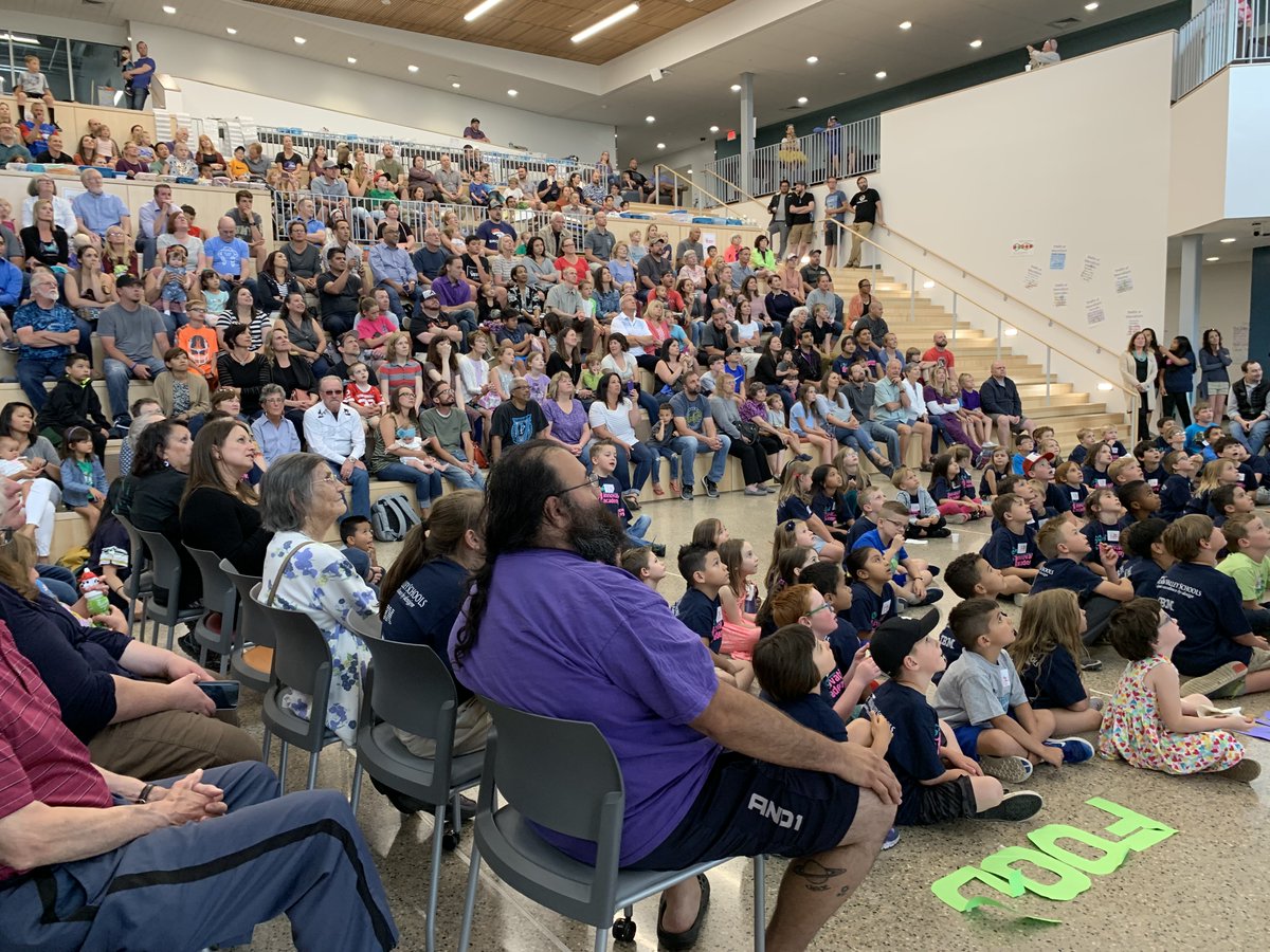 innovationsvvsd's tweet photo. Session 1 Showcase was a huge success last night! We welcomed over 100 k-2 students &amp; their families at the @ICSVVSD to share their inventions and showcase their 2 weeks of learning! Thanks @kristenbrohm 
@crillville @BonniePalmer42 @SuzannahEvans2 @alexisvorhaus @elementarydan https://t.co/b2OK2YQXmK