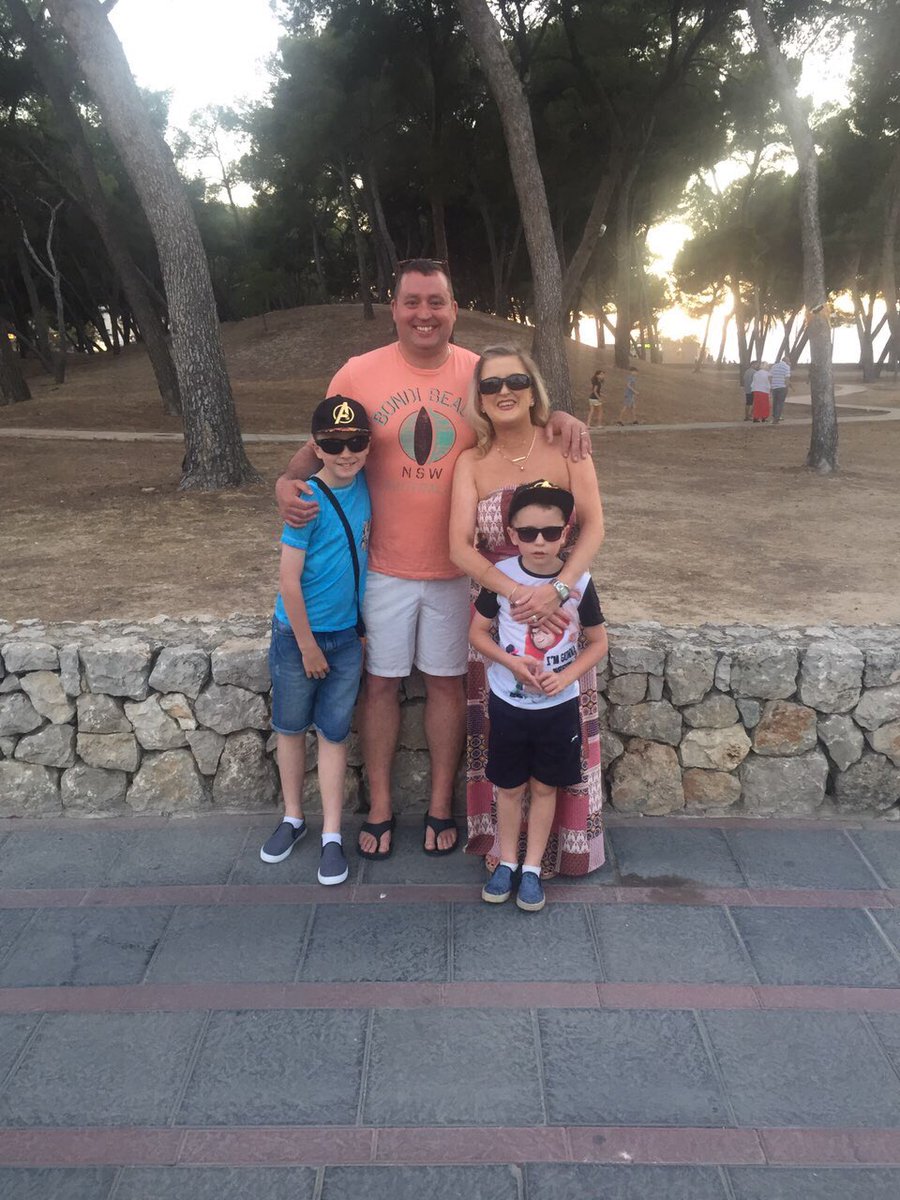CaseyMcSween's tweet photo. #Lastnight #holidays #family #totallychilled #thesecuties @bertiemc135 https://t.co/GSMlGlV4QA