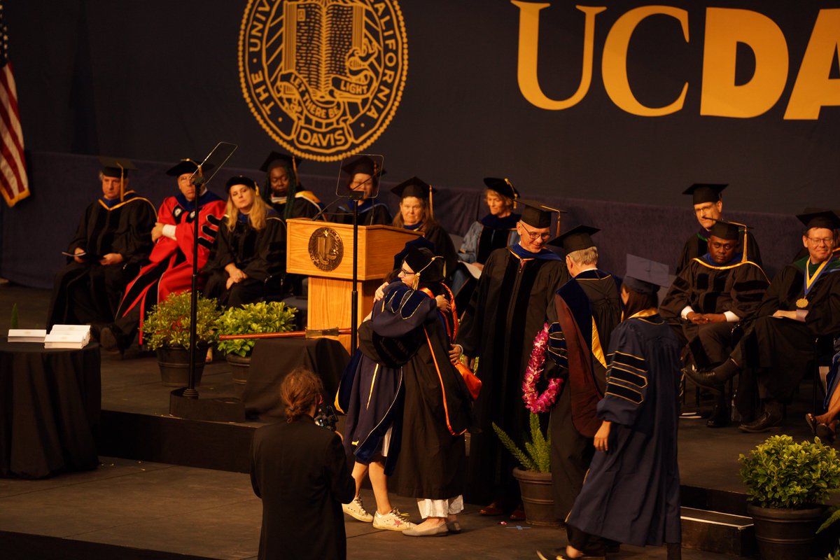 UcdAstro's tweet photo. After graduation, she will join USTC to conduct her postdoctoral research, to continue her studies on the effect of environments on the galaxy evolution. https://t.co/jrrj3yCaac