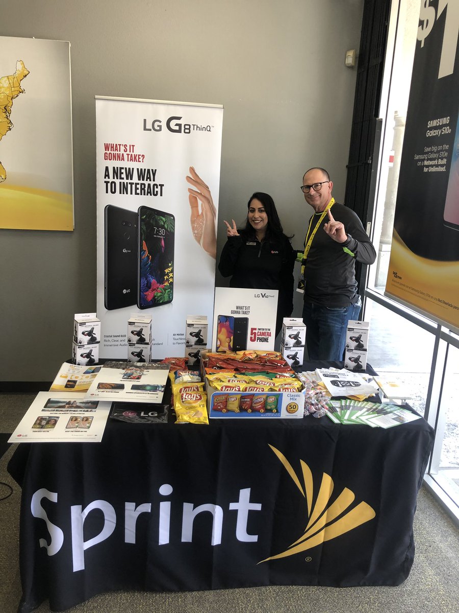 5GKennyG's tweet photo. What’s it gonna take? How bout only $15 for the LG G8 ThinQ during #SizzlingSprintSaturday. Hanging out with my new LG Pal, Michelle Reynoso in Oceanside, CA @mmcmahon09 @kkwestisbest @codybwelker @TLE619 @NRSPG_ESeaton @collierjeremy @bradhervey @bruce_sokol https://t.co/dsXGLiseZH