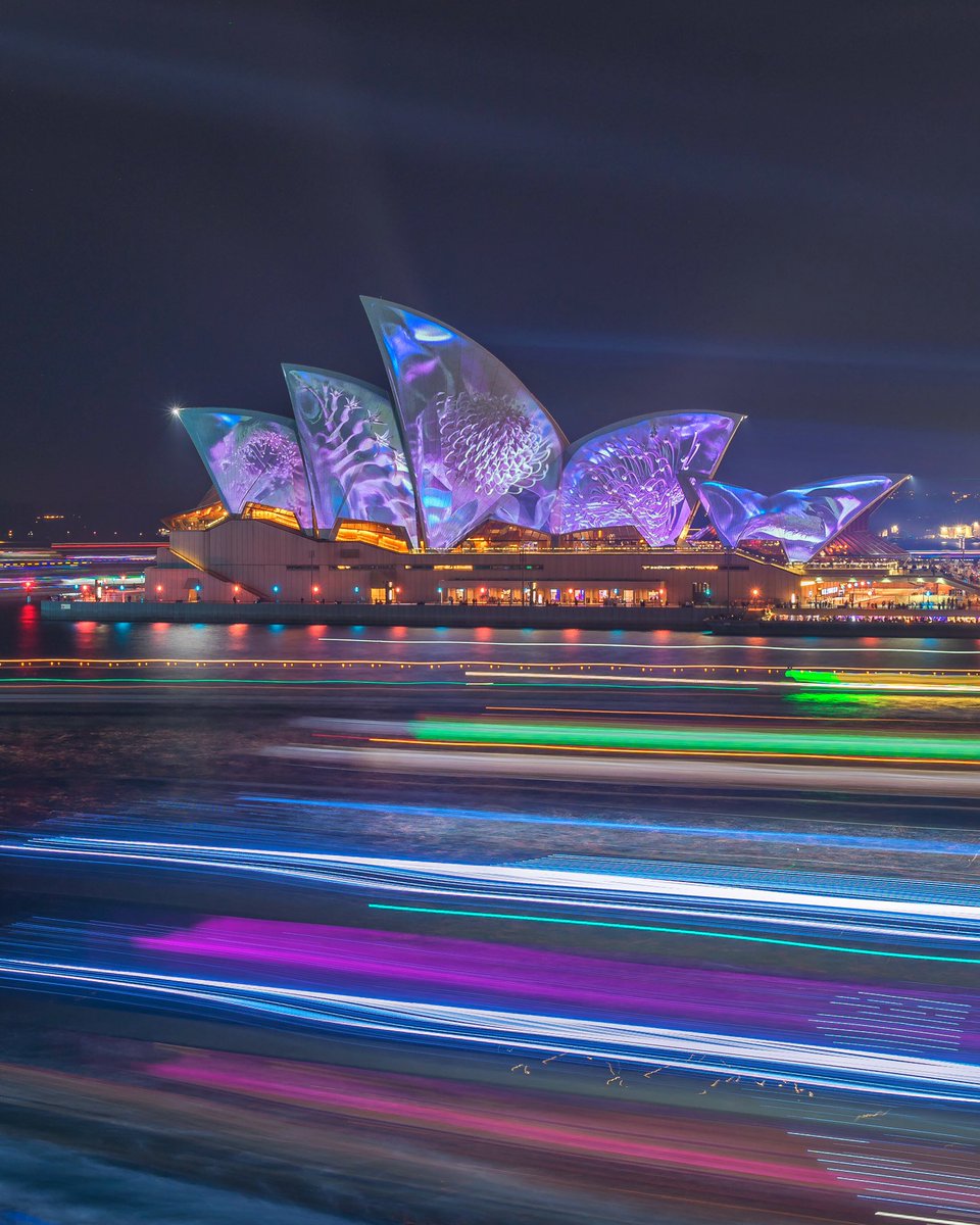 Shootwithascope's tweet photo. Vivid Diagonals Lines - @vividsydney sure does put on a great show every year and for now I just want to thank them for all the hard work they do. So thank you to everyone involved from this sydneysider fan 🙏🙏🙏#ilovesydney @sydney_sider 
#vividsydney  @VividSydney https://t.co/UGhH3rUrjv