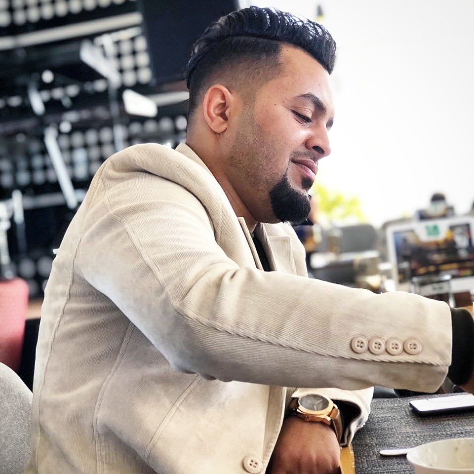 aliomran313's tweet photo. الحياة أمل😔لا تسخر⁦🖐️⁩ولا تتكبر⁦🖐️⁩ولا تستهزأ بالناس⁦🖐️⁩
فلا تعلم كيف سيكون حالك غدا🤔كن خلوقا يعشقك الخلق⁦❤️⁩ https://t.co/4otXUrB3DJ