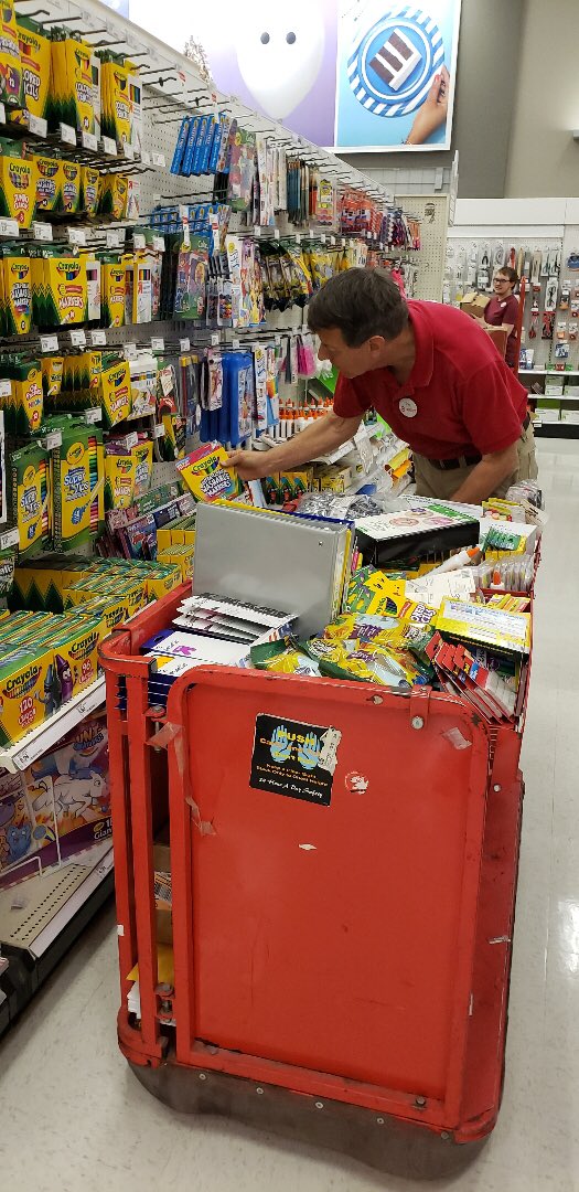 LauraBoulware's tweet image. DBO Greg getting down to business in Office!! #fillsodeep #1759neverdisappoints #getitALLout @afadnesstarget @palayeva