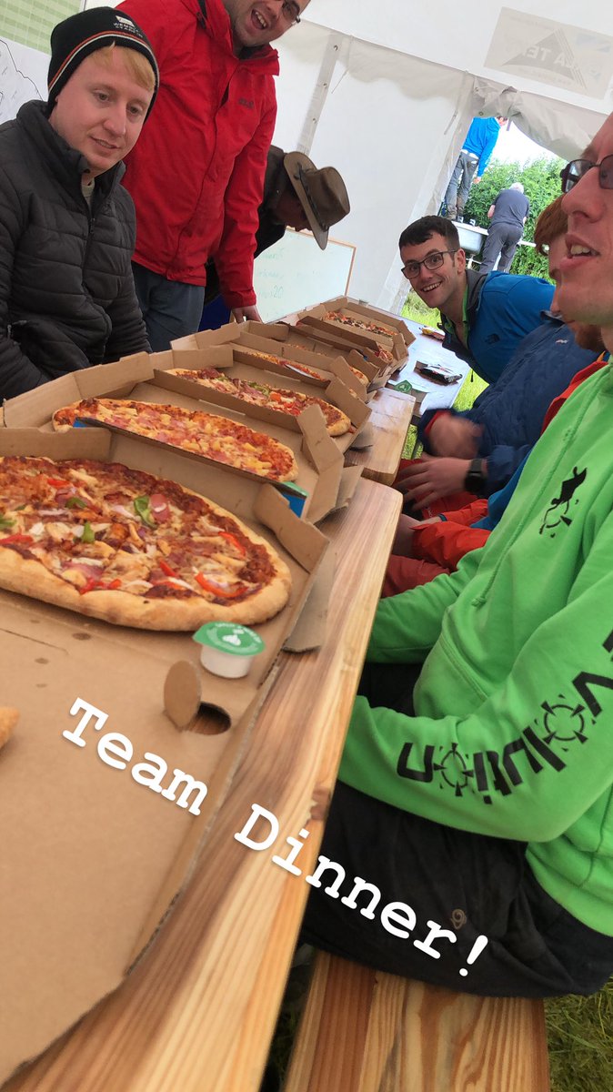 LucyScouts's tweet photo. Finishing the first day of build week with team pizza! #Stravolution #BuildWeek #AmazingAdults #6DaysToGo https://t.co/cwA8ygjz7a