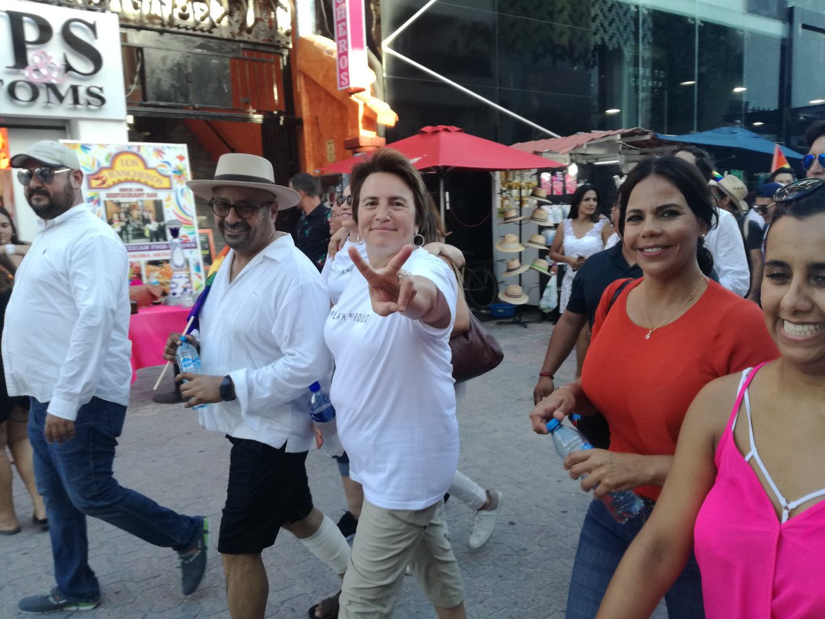 LauraBeristain's tweet photo. Estoy acompañando en estos momentos la marcha en #PlayaDelCarmen que conmemora el mes de la #DiversidadSexual. Un recorrido de esperanza, tolerancia e igualdad para todos los seres humanos. https://t.co/ZE9Z5vCJGh