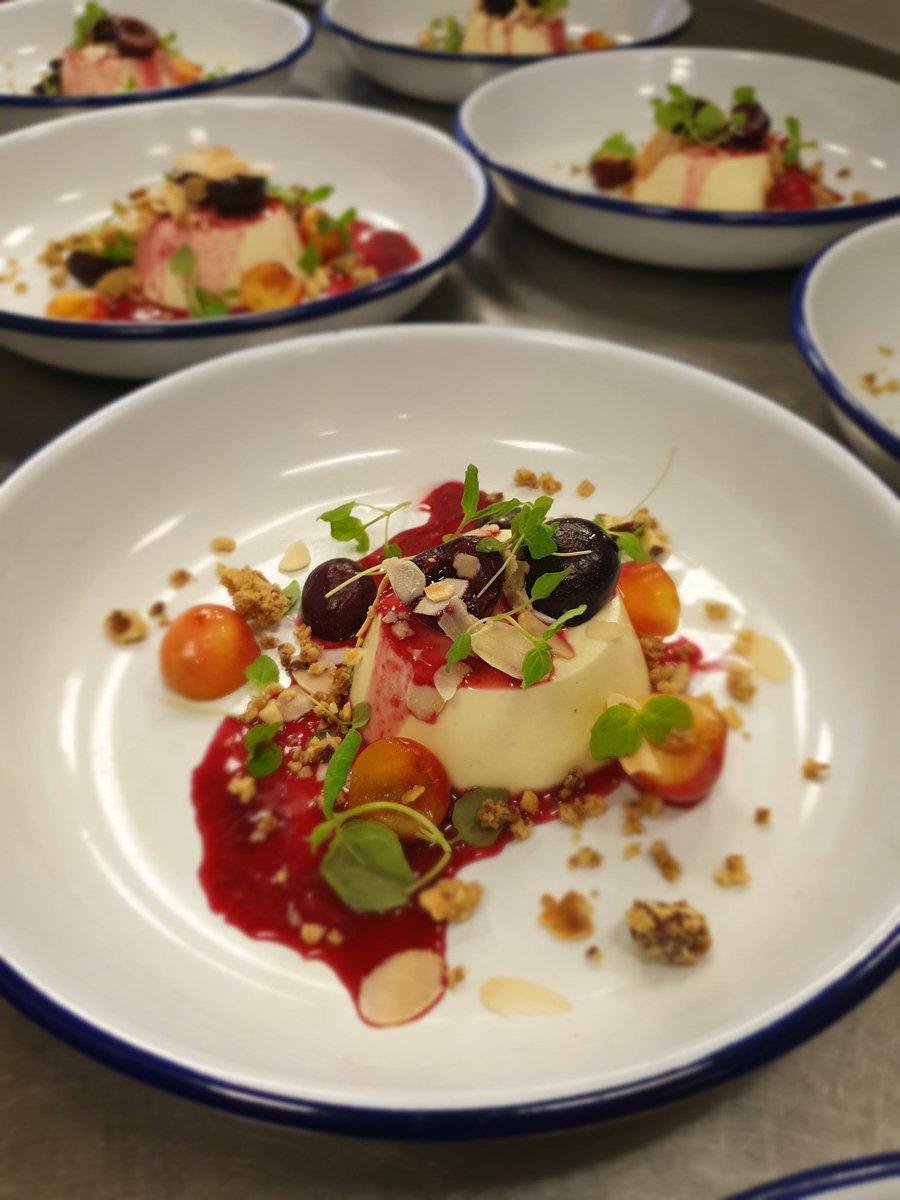 Great weekend of Supper Clubs here at <a href="/Sulstonskitchen/">The hungry toddler</a>.
Our next dates are Friday 5th &amp; Saturday 6th July
Pop in or email us to book 👨🏻‍🍳♥️ sulstonskitchen@gmail.com 
#tonbridge #kent #supperclub #july #cheflife #cooking #lovefood