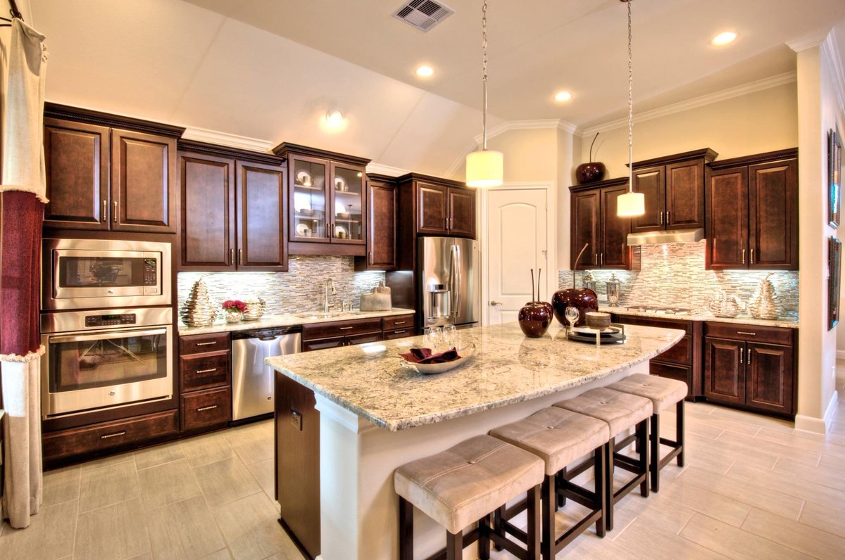 bonterra55's tweet photo. This kitchen is sure to be the heart of the #home. Find out why Bonterra at #Woodforest provides homeowners 55+ the opportunity to live exceptionally: https://t.co/SFy21bDDBJ #HoustonTexas #HoustonRealEstate #MontgomeryTX #MontgomeryTexas https://t.co/FmwwkI5vch