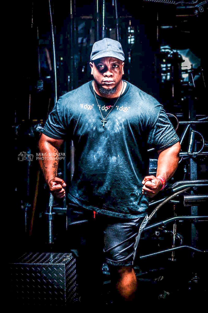 flexxdj0's tweet photo. Put my buddy @WydemanXxx Shoulders and Arms on blast!! 🏋🏾‍♂️💪🏾🔥 #TrainerFromHellWithASmile😈💪🏾 https://t.co/n2GuOIxotX