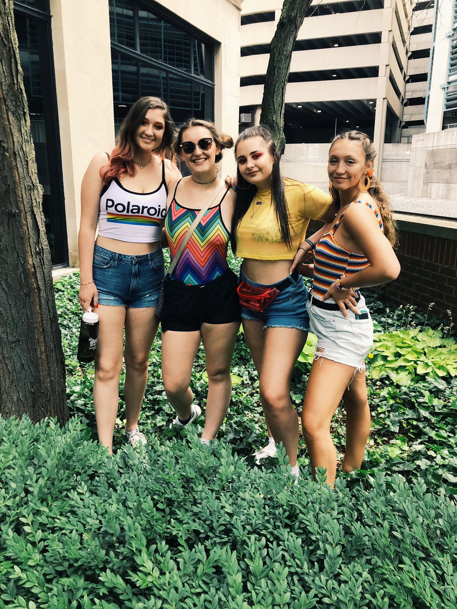 CamrynEllis3's tweet photo. Although I am not apart of the lgbt+ community I still support every single one of them and I will continue to fight for their right to love who they want and be who they are💖💖#pride https://t.co/dNBaL7RuCZ
