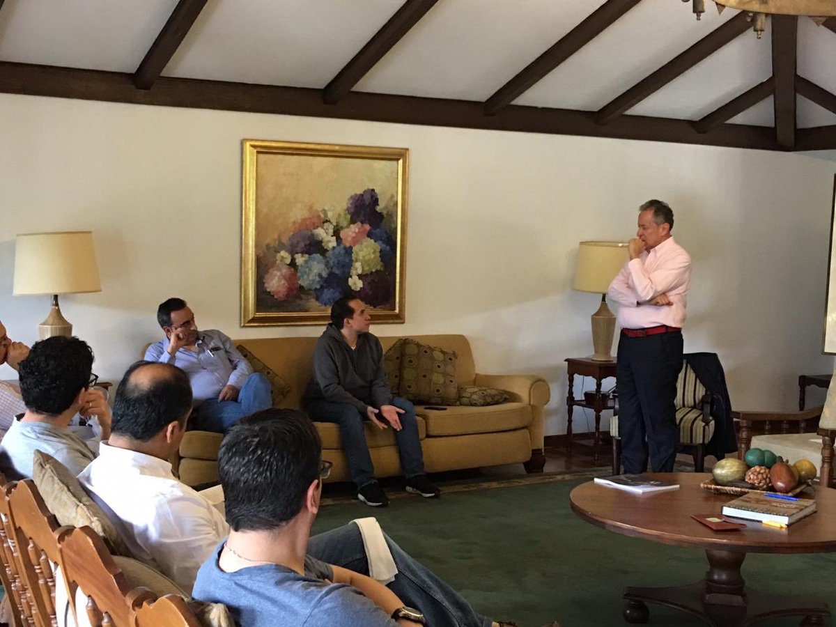 MedicinaSabana's tweet photo. Durante la #JornadaUniversitaria de los Profesores de la Facultad de Medicina también discutieron acerca del Gestión de Cambio, esta conferencia estuvo a cargo del Dr. Germán Serrano, profesor del Inalde. https://t.co/rNbQxCazr6