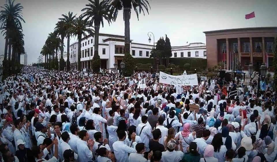 hammouamal's tweet photo. Les autorités ont décidé d’exercer des pressions directes sur les étudiants en boycott,mais aussi sur leurs proches. Auxiliaires d’autorité sont mobilisés , alors que des cas de menaces de représailles sont abondamment cités..
#DoctorsUnderOppression
#MedStudentUnderThreat
#DUO https://t.co/RY7y7r35YB