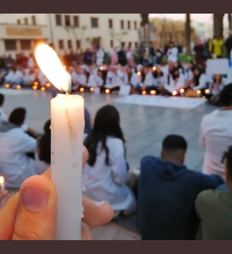 medstudent1001's tweet photo. Non à la privatisation des études médicales
#DoctorsUnderOppression
#MedStudentUnderThreat
#DUO https://t.co/8ZDCT4GsfI