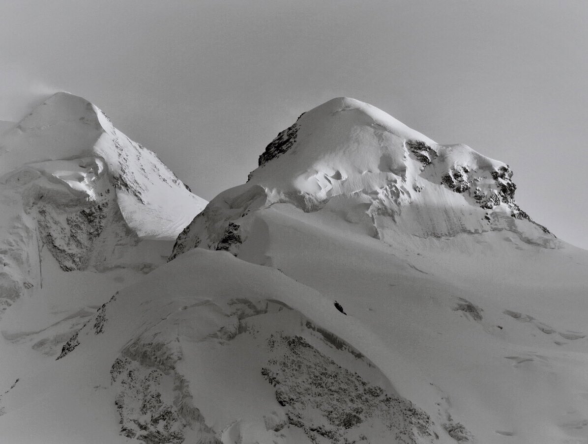 Castor 4228m &amp; Pollux 4092m ©️FiPhotos early morning monochrome soft light 
#valais #wallis #switzerland #castor #pollux