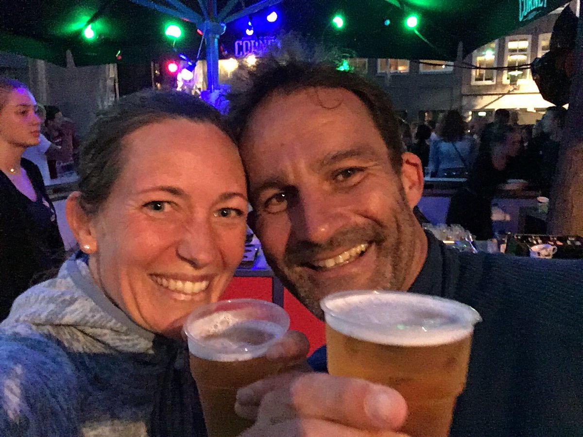 Deze smaakt wel errug goed na 21,1 km! Samen met <a href="/pierre70berg/">Pierre van den berg</a> #proost <a href="/marathonzwolle/">Zwolse Halve Marathon</a>