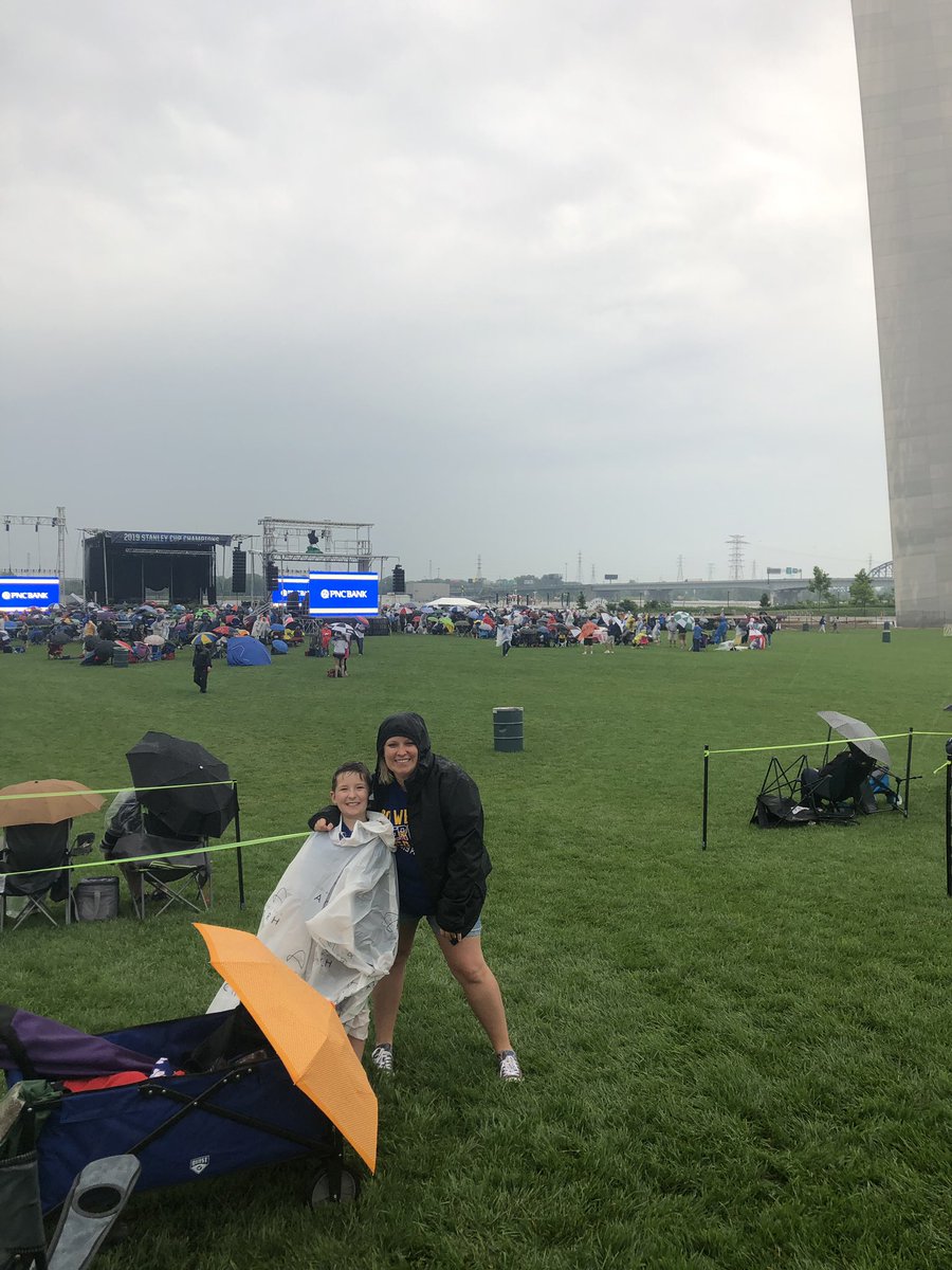 katiefeldmeier's tweet photo. Let’s get this rally started!!!!! #stlblues #cuprally https://t.co/GRNeLTSPdS