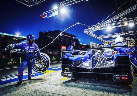 H+9 Il fait maintenant nuit noire, avec les pièges que cela implique. Nous sommes toujours P2. #AlpineRacing #lemans24 #motorsport #endurance  #fiawec #wec