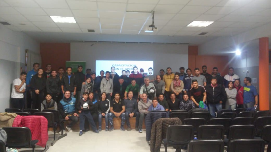 diegotemadryn's tweet photo. Capacitacion de Fútbol Infantil a cargo de @profepochettino @FFormativoARG .Importante concurrencia. Entre todos hacemos mejor el futbol infantil #Madryn #Chubut https://t.co/7vQi94gKoZ