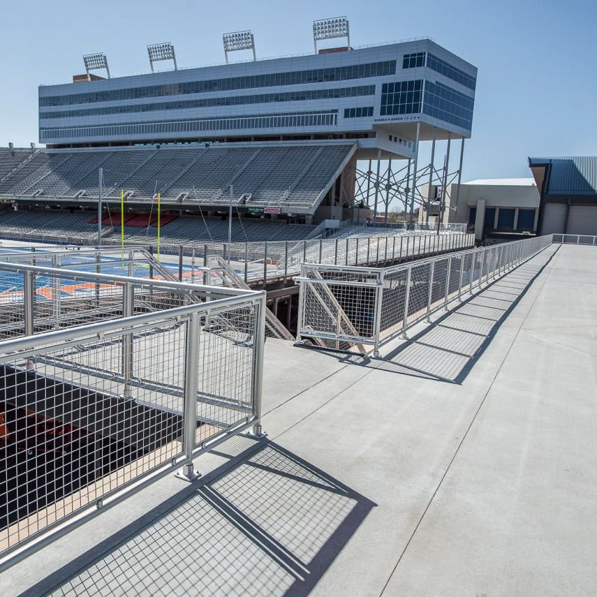 officialscsiga's tweet photo. Boise State Albertsons Stadium | featuring Hollaender Interna-rail 2 line 2x2 wire mesh railings. If you want to learn more about Hollaender's Interna-rail, feel free to click on the link: https://t.co/J4kjMIS8kg

#Architecture #Railings #Hollaender #AluminumRailing #Internarail https://t.co/GJoFwCGxdT