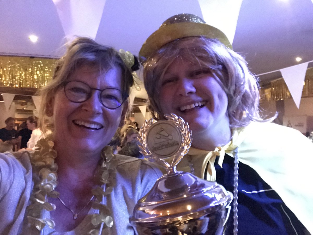 Ellen_ML's tweet photo. Wat was het weer mooi in het Kaunertal. Trots dat de MaartensMasters de tweede prijs hebben gewonnen! Rijndam Racers, gefeliciteerd met jullie overwinning! Organisatie en sponsoren, geweldig bedankt! @RijndamRacers @maartenskliniek  @ed_niet @HandbikeBattle @MoveForward_Nu https://t.co/8rwXJlVkrt