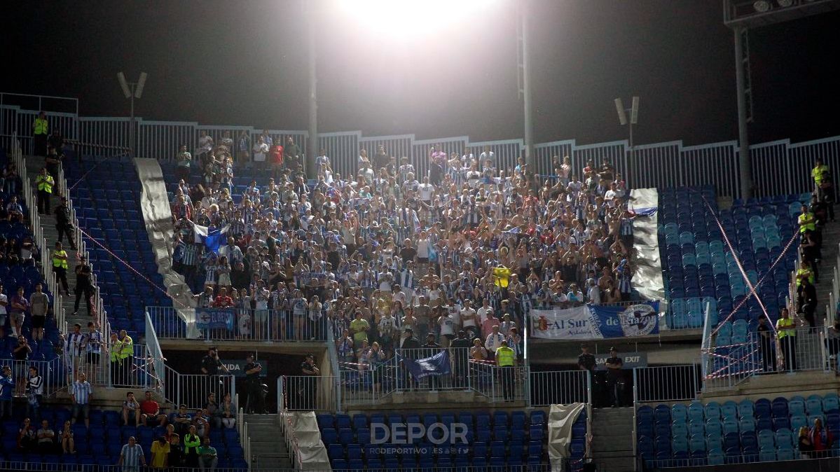 RCDeportivo's tweet photo. GRAZAS #ANOSAFORZA por prender este  🔥 🔥 🔥 #LUME 🔥 🔥 🔥
Aos #300deMálaga, feliz viaxe de regreso. 
A todos os #Deportivistas, feliz camiño de volta! https://t.co/9i0LpFb8WY
