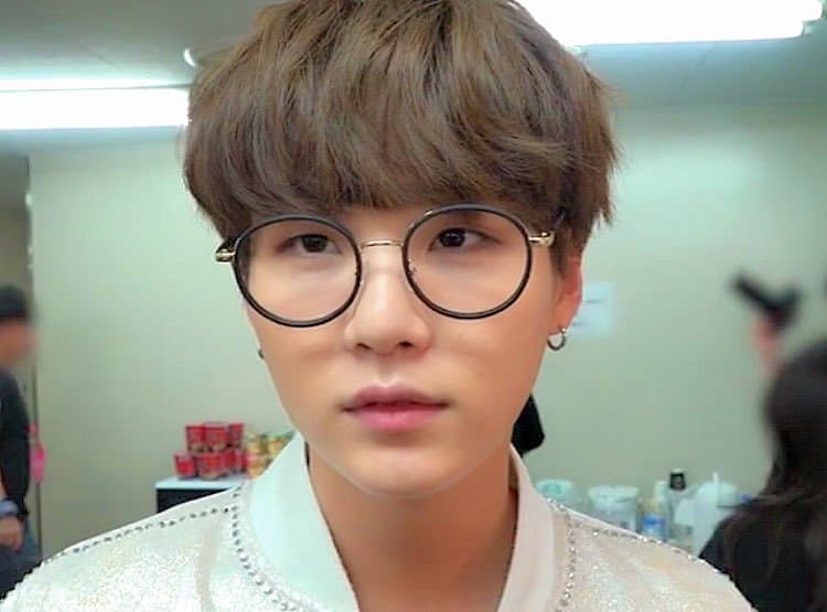 If I had to wear glasses this is exactly what I would choose  @BTS_twt