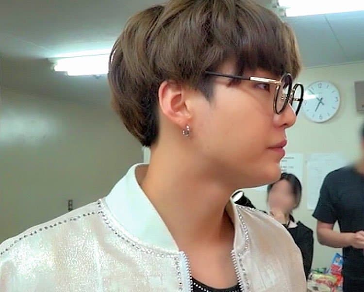 If I had to wear glasses this is exactly what I would choose  @BTS_twt