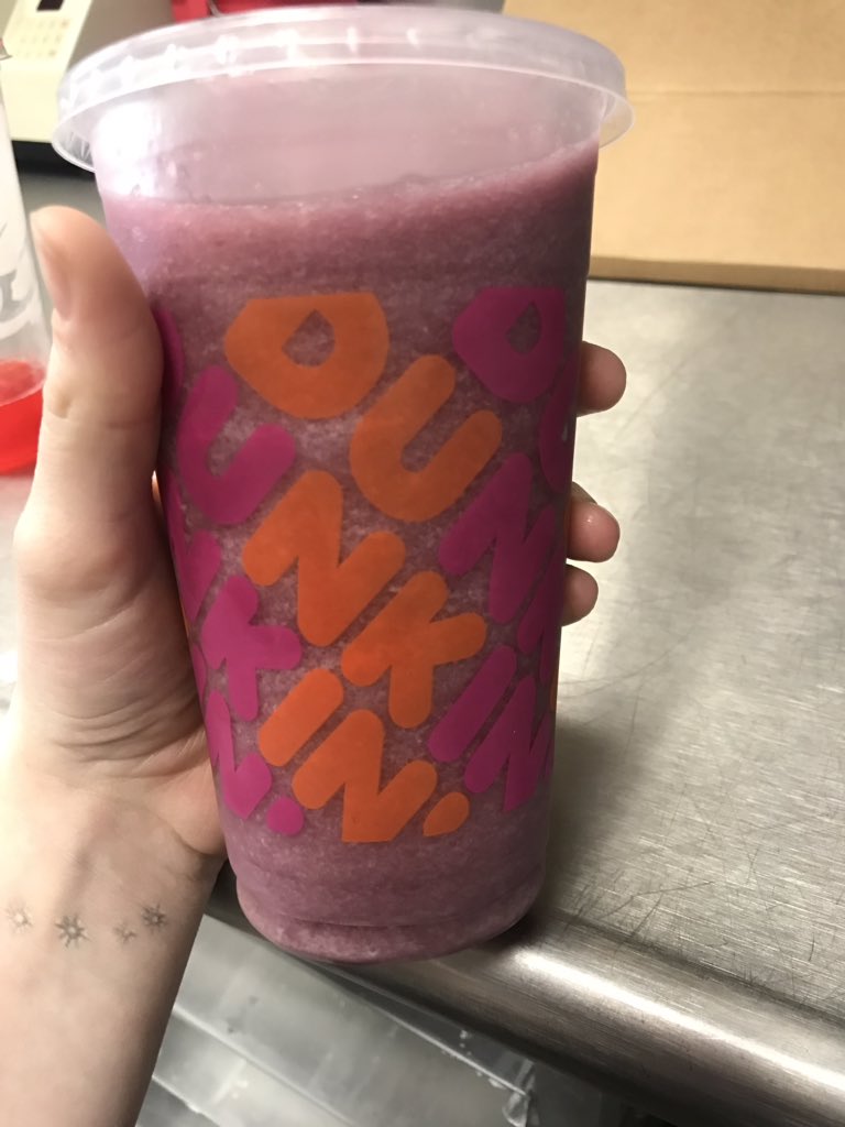 DunkinMenu's tweet image. #wewereonabreak but we back now and better than ever 🤔

Grape, Strawberry, Blue Raspberry &amp;amp; a special addition of a Raspberry flavor shot ❤️
