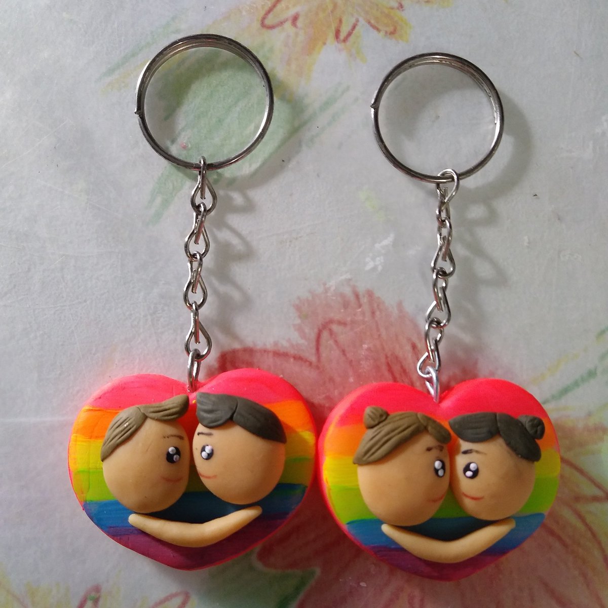 FcArtsWork's tweet photo. Galera ajuda aí no meu trabalho!
Faço chaveirinhos e bonecos personalizados para festas, casamentos e outros.
Encomende o seu!
#chaveiros #Pride2019 #Pride #lgbtq #gay #les https://t.co/BW8kwhhGsh