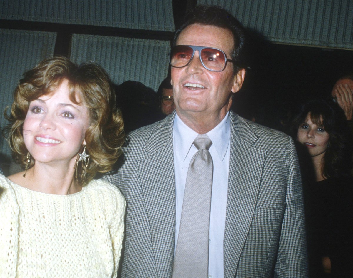 Gigi & James Garner on X: "My dad and Sally Field at the screening of  MURPHY'S ROMANCE (I am in the background off to the right) #JamesGarner  https://t.co/mYPtbLOah9" / X