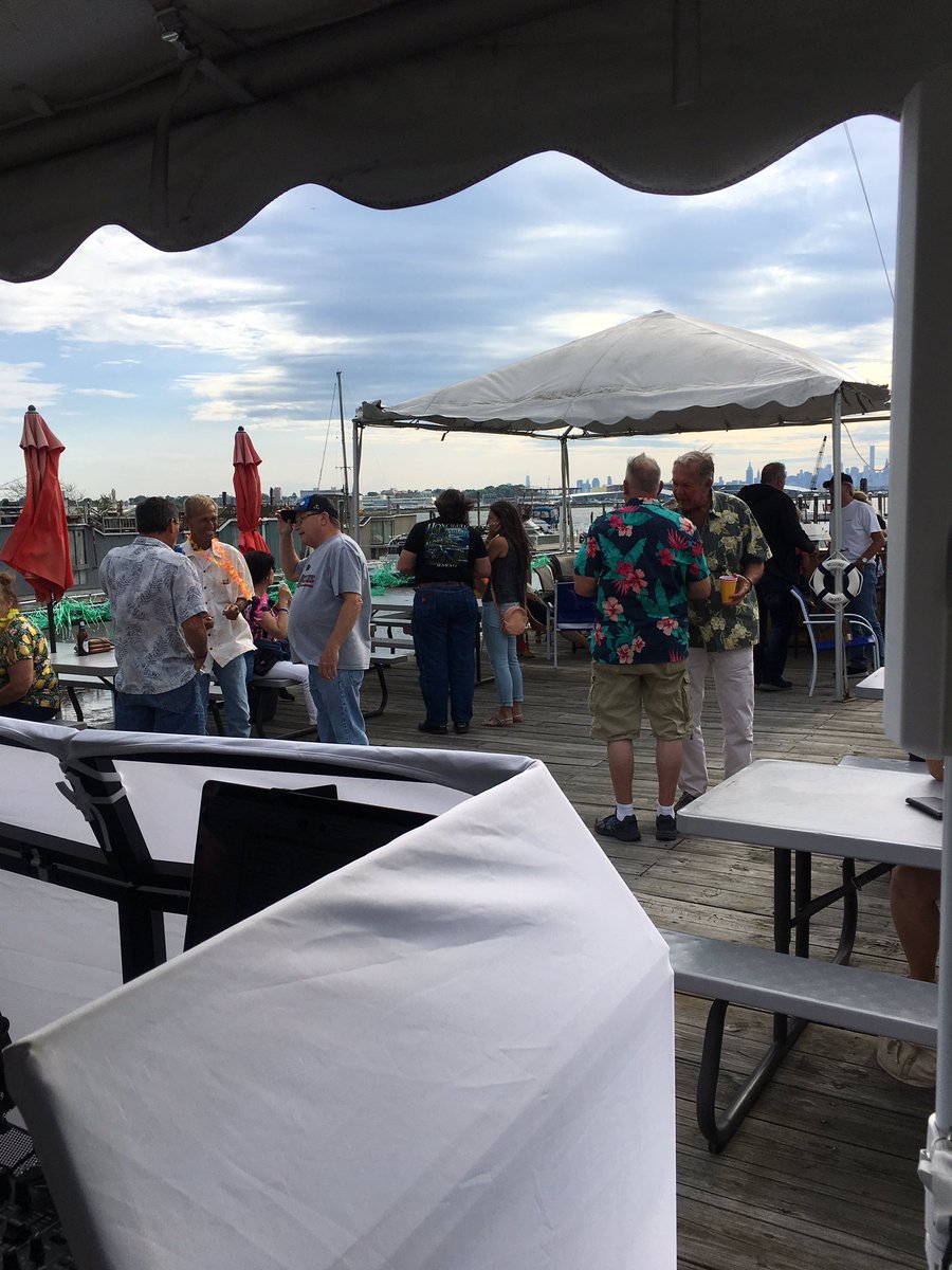 AllProSound's tweet image. It’s a gorgeous day at the Arrow Yacht Club in College Point. Tiki Party getting underway!