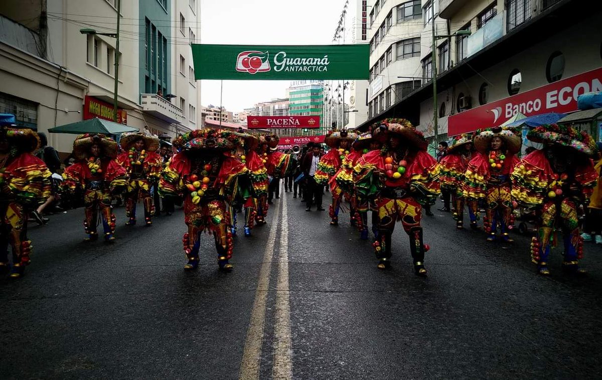 EnConexionbol's tweet photo. Así se vive la fiesta del Gran Poder en los distintos puntos de la ciudad de La Paz.
#GranPoder2019
#ATBGranPoder
#GranPoder https://t.co/XHjWScyt2I