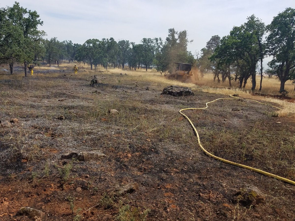 CALFIRE_ButteCo's tweet photo. Firefighters are arriving at a vegetation fire off Humboldt Road east of Chico. Reported as 3 acres burning in grass and brush. #32Fire https://t.co/fQ3KC15q8H