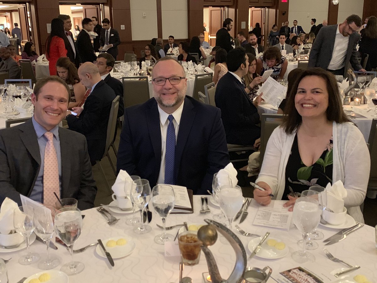 abbyWUim's tweet photo. Best. Faculty. Ever!! Many thanks to our @CleClinicMD #CCIMRP leadership team! @powderpuff04 @CoryChevalier @JollyMD_GIM @EYMD_ @DocJenRamsey #BeLikeRen @CCF_PCCM #CarlosIsada @medpedshosp @LukeDKimMD @CCF_IMCHIEFS https://t.co/9LpAEMW0yD