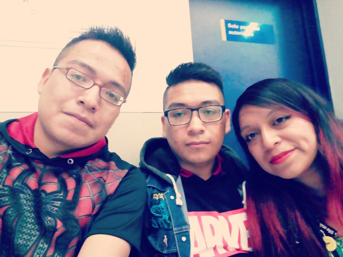 isaac_labra's tweet photo. Ya que vengan los guantes rosas @DBallinas @TotalmenteLeo  #SabadosDeBox https://t.co/6P3FEdwhbJ