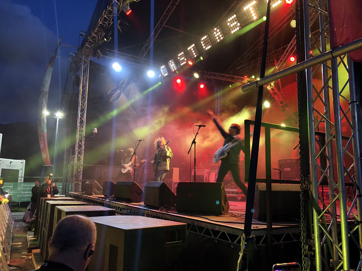 CorvusSecurity's tweet photo. A great day with fab artists and customers again this year at #SnowdonRocks thanks to a fantastic #ZIPWORLD team great site management from Arwel Hughes  and Mad Sound and Lighting....  a massive thanks to #TeamCorvus guys and girls 🙂 safe drive home everybody... https://t.co/aV9AKHp0Pt