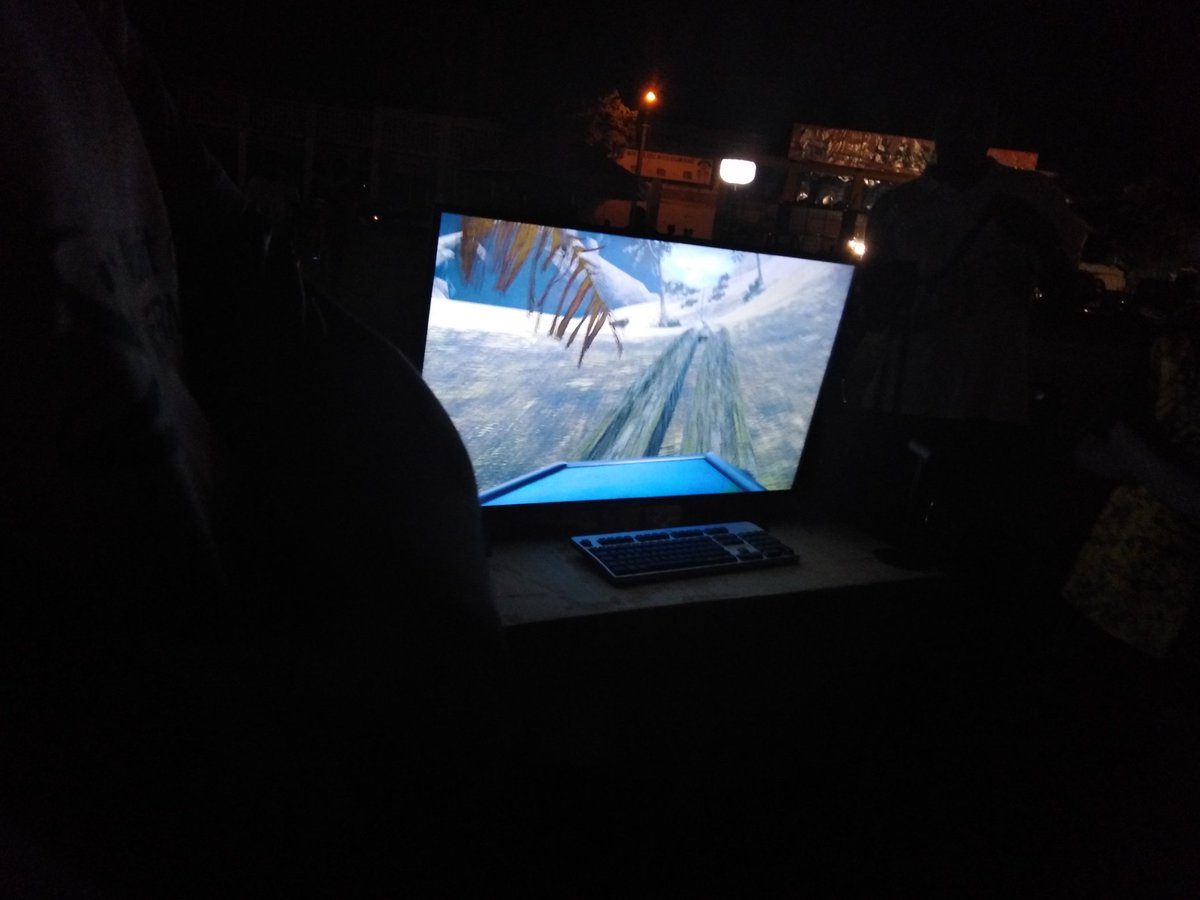 jamilousaadou's tweet photo. #NuitDesInternautes
#Labize
🎮🤩🤩
De la vr à la nuit des internautes grâce à @HKGames6 Et @airtelniger
@abil27 @lourwana @seynim6 @becreative227 @DigitalMougani https://t.co/gxhR5uTZM8