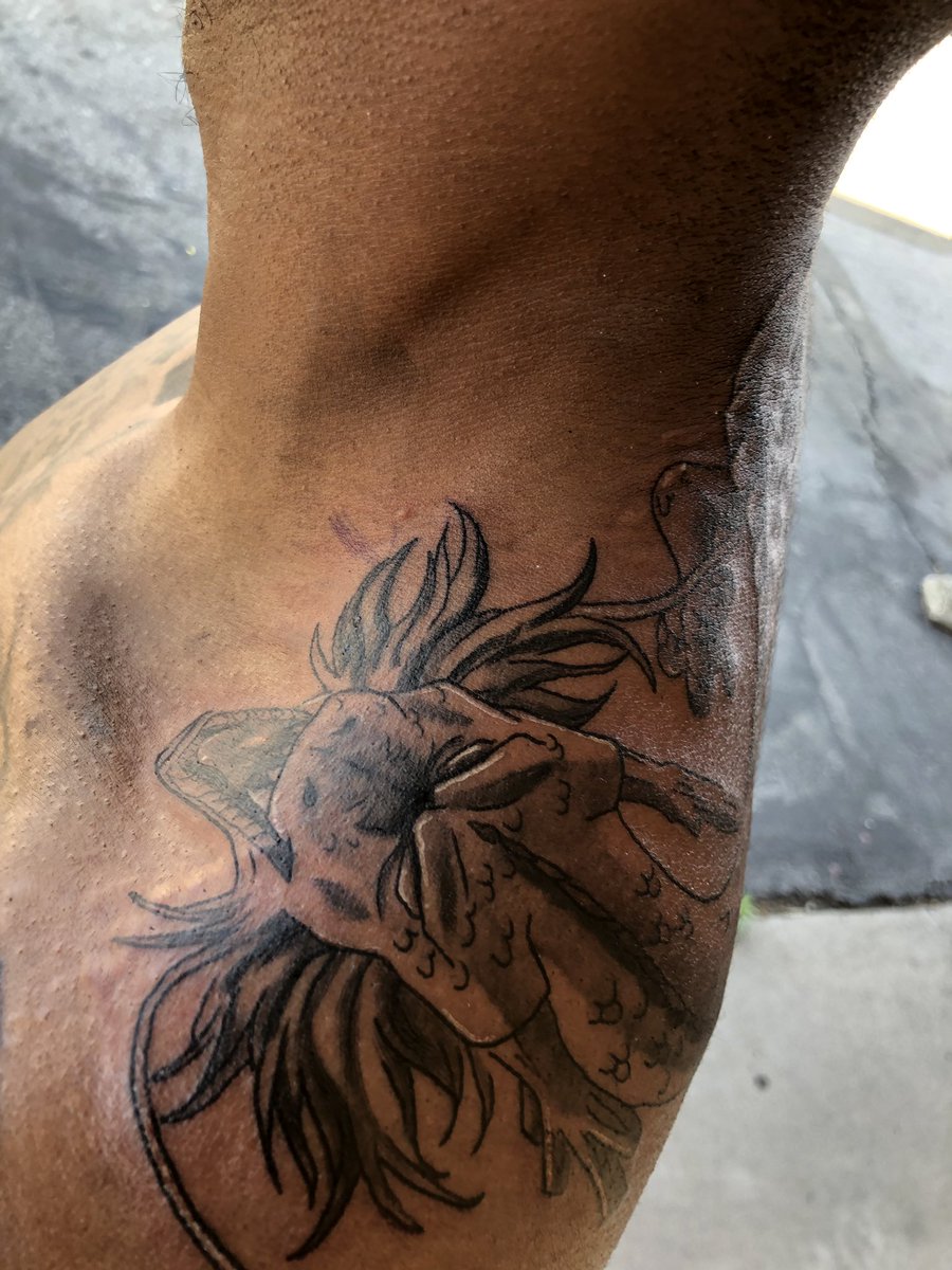 azazeltattoos's tweet photo. Can we talk about how I drew this on sloppy with sharpie and still managed to make it look nice  #freehand https://t.co/sHq2CJDCUR