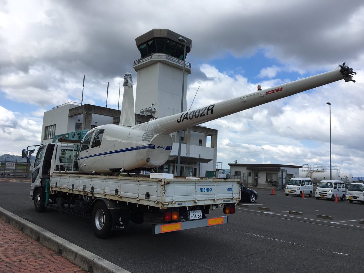 JetKeene's tweet photo. 岡南飛行場にヘリコプターが搬入されました。 https://t.co/8KchQMQ1Xh