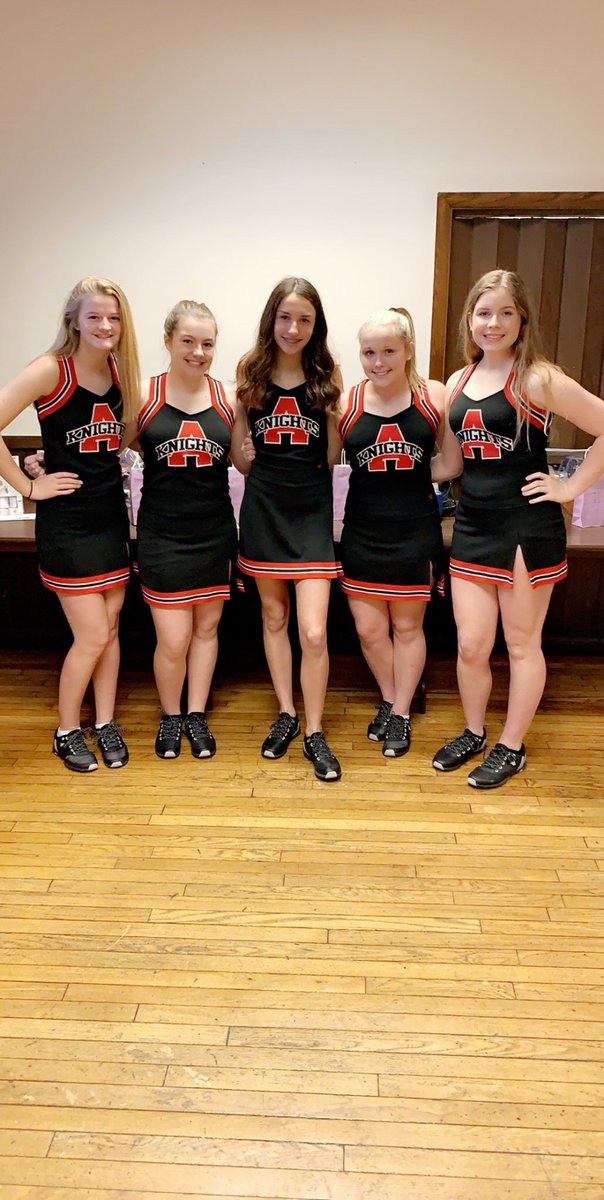 KnightsCheer2's tweet photo. Huge thank you to these sweet girls for volunteering their time to work at the trivia benefit last night❤️🖤 #AHSCheer2019 https://t.co/39yvzDV0yT