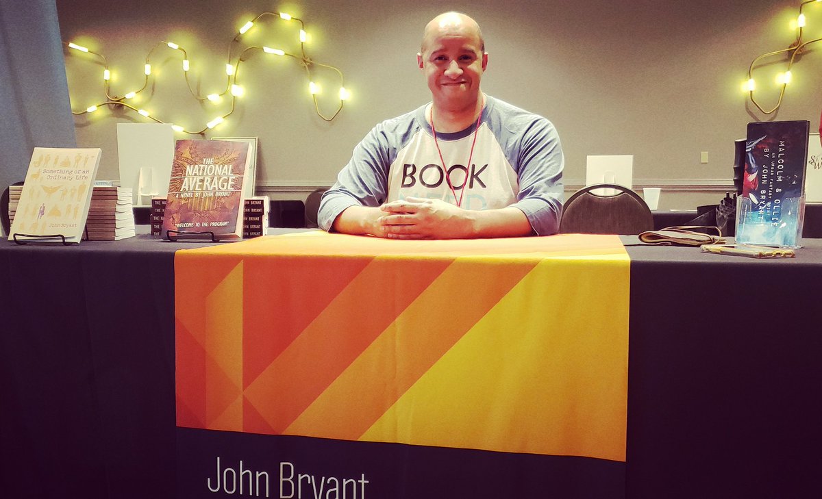 JohnWhoWrites's tweet photo. Just chilling at my table. #GatewayConSTL π https://t.co/Zv6b0dXXO9