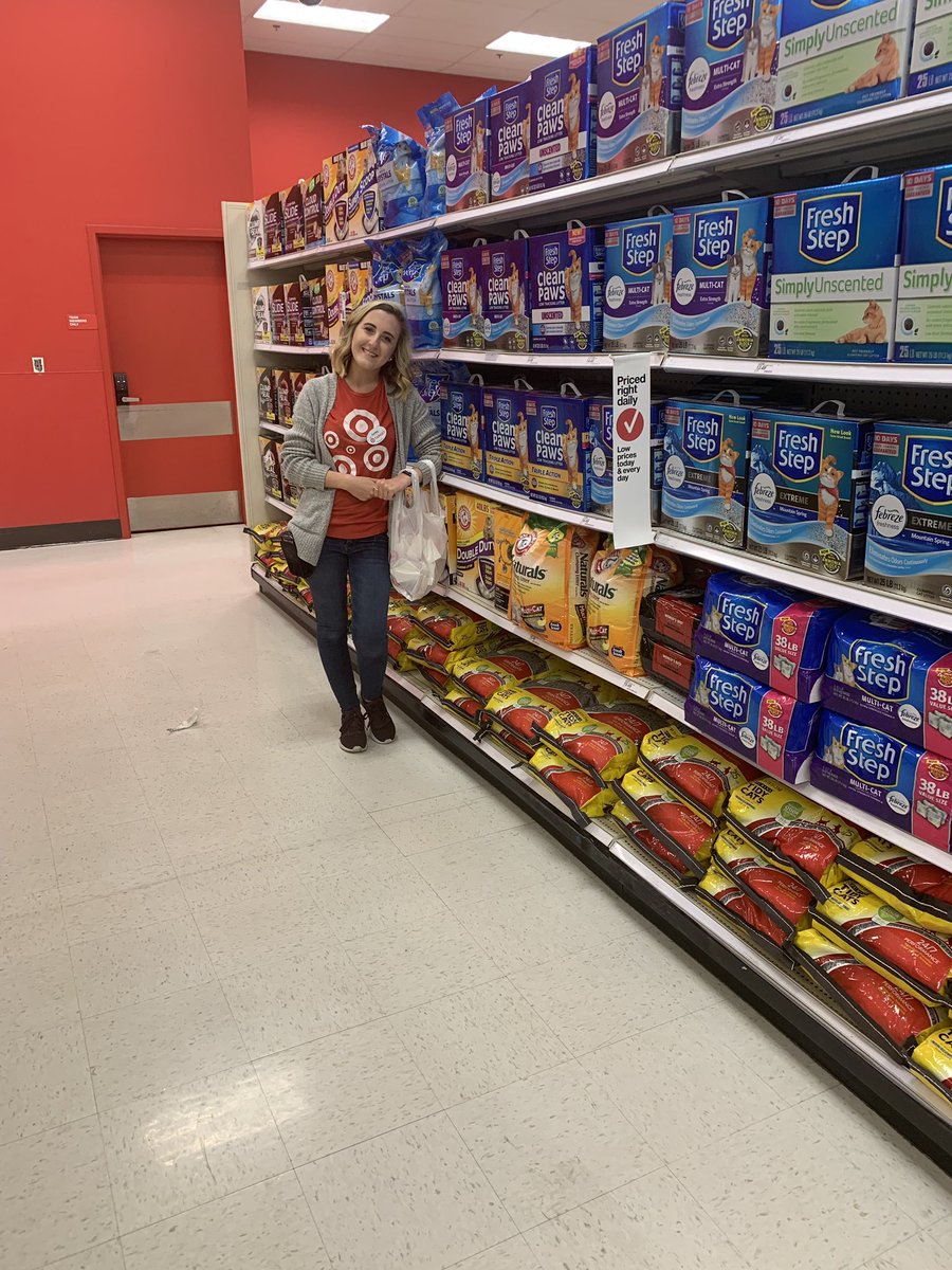 CatMoore18's tweet photo. Busy Saturday, but you can’t tell because Ashley is making sure cat lovers get all their essentials! She is the reason cat litter sales are up 11%!!!! #exfs #dedicatedowner #noouts @PhillipHerbst39 @I_Tob26 @ContrucciJoe https://t.co/FaZC5Q0Wmh