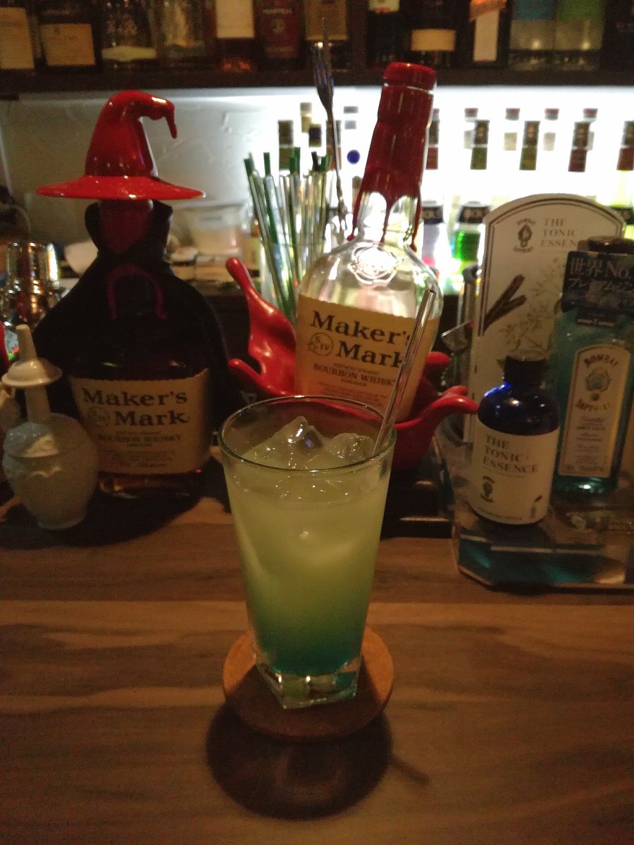 bigbakuei1015's tweet photo. 昨日は山形×水戸戦観戦後、山形サポ御用達の「Bar12」さんにお招き頂きました!
お洒落なんだけど敷居の高過ぎない、素敵なお店✨
親切なマスターさんに、お酒にまつわるお話なども教えて貰っちゃいました。
是非ともまたお邪魔したいですね~
#Bar12 #山形市本町 https://t.co/NFGzMpN5ZZ